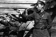 Сотрудники НКВД на занятиях по стрельбе, 1930-е годы.