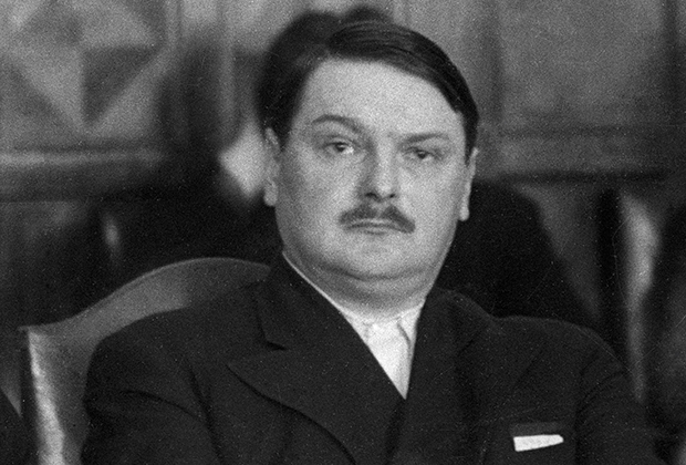 Помимо гражданских должностей Андрей Жданов в годы блокады входил в Военный совет Северо-Западного направления и Военный совет Ленинградского фронта. 