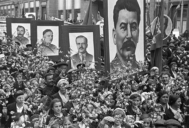 Первомайская демонстрация трудящихся. Москва, 1939 г.