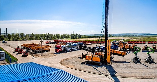 Техника на стройке нового завода