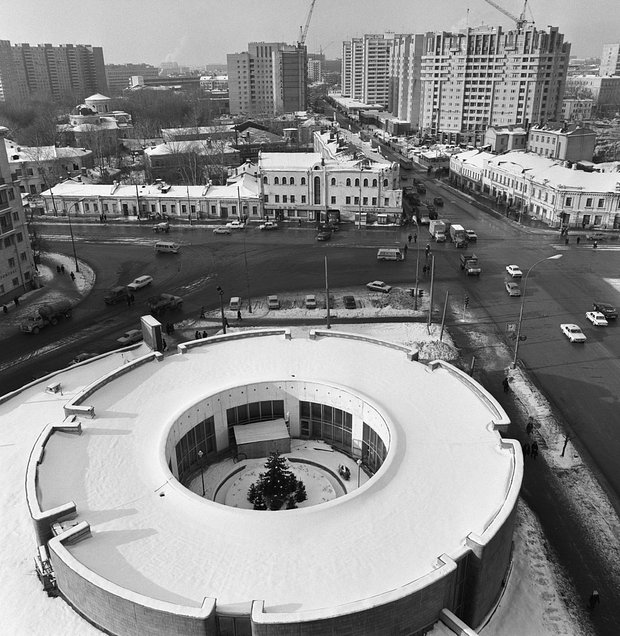 СССР. Москва. 1 февраля 1983 г. Абельмановская площадь (Ждановский район). Здание кафе-ресторана 