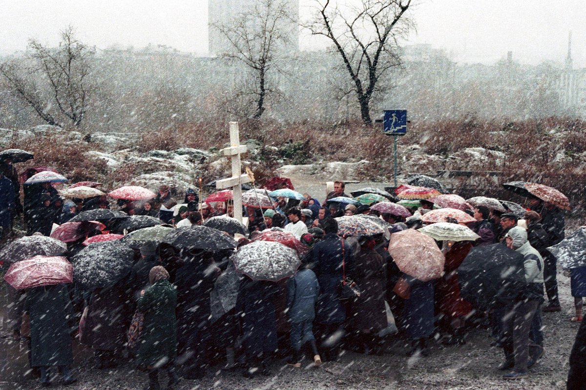 Панихида на пустыре, где стоял дом Ипатьева, 19 октября 1990 года 