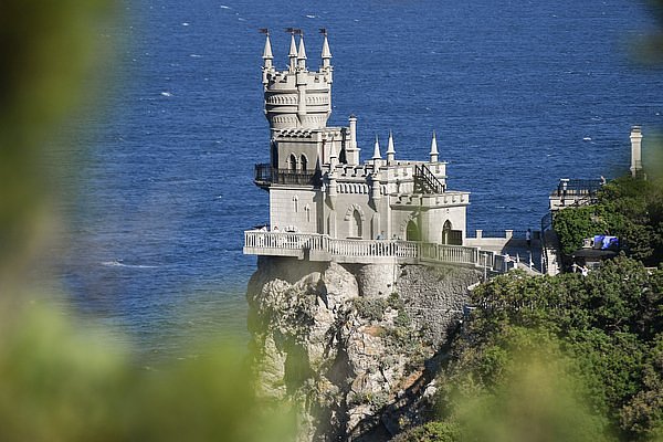 Замок «Ласточкино гнездо» в поселке Гаспра, Крым