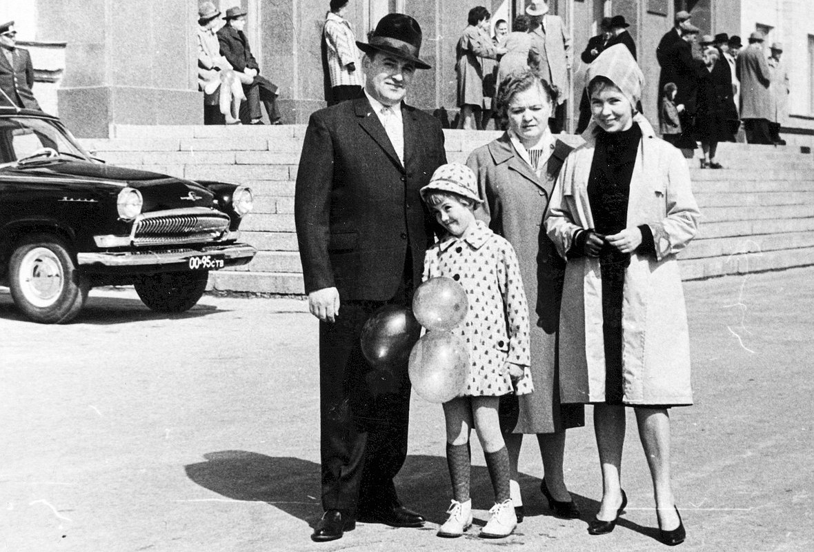 Михаил Горбачев в Ставрополе с женой Раисой и дочерью Ириной, 1964 год