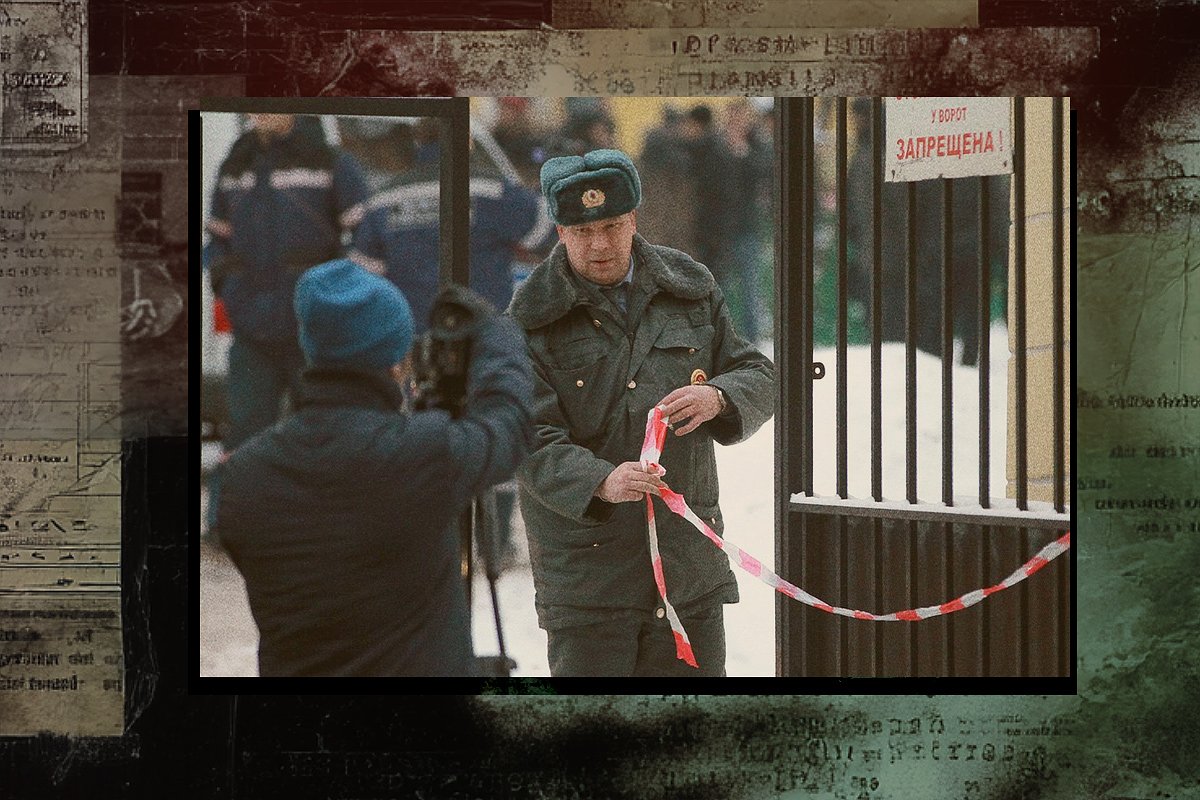 Сотрудник правоохранительных органов на Поварской улице в центре Москвы после покушения на лидера преступного мира России Аслана Усояна (Деда Хасана)