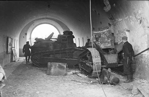 Подбитые польские Renault FT