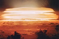«Мы должны взрывать, чтобы выжить» 70 лет назад США промахнулись при запуске термоядерной бомбы. К чему это привело?