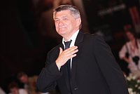 «Мой поезд ушел, но сил подбросить угля найду» Александру Сокурову — 75 лет. Почему его называют самым важным режиссером России?  