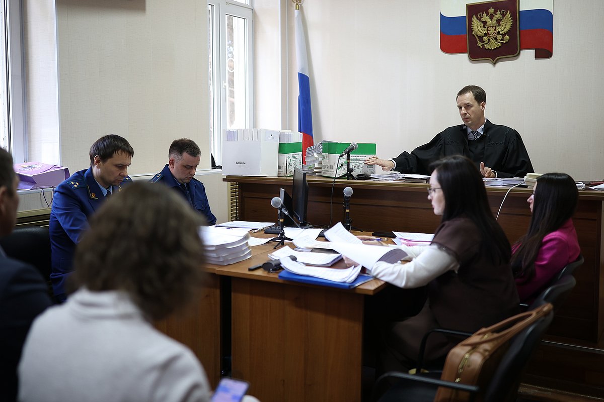 Заседание Октябрьского районного суда по делу об обращении имущества семьи бывшей судьи Хахалевой в доход государства 