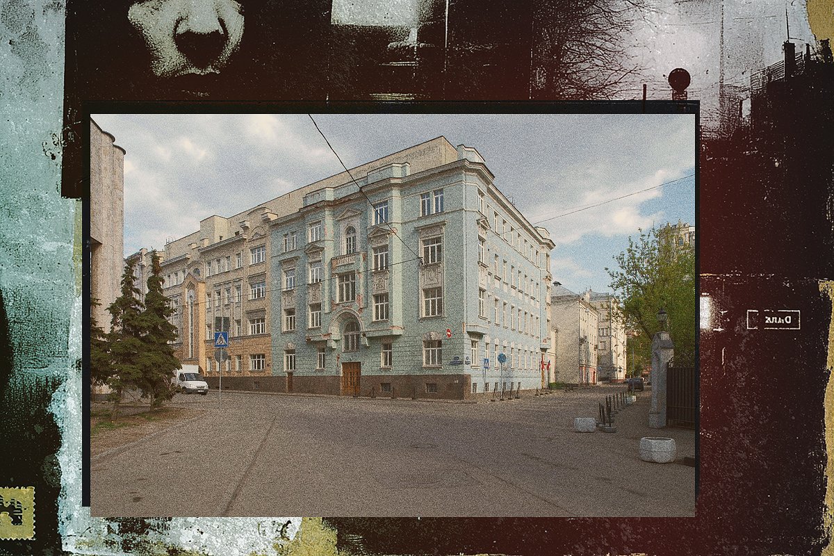 Перекресток Благовещенского (налево), Трехпрудного (направо) и Ермолаевского переулков, Москва