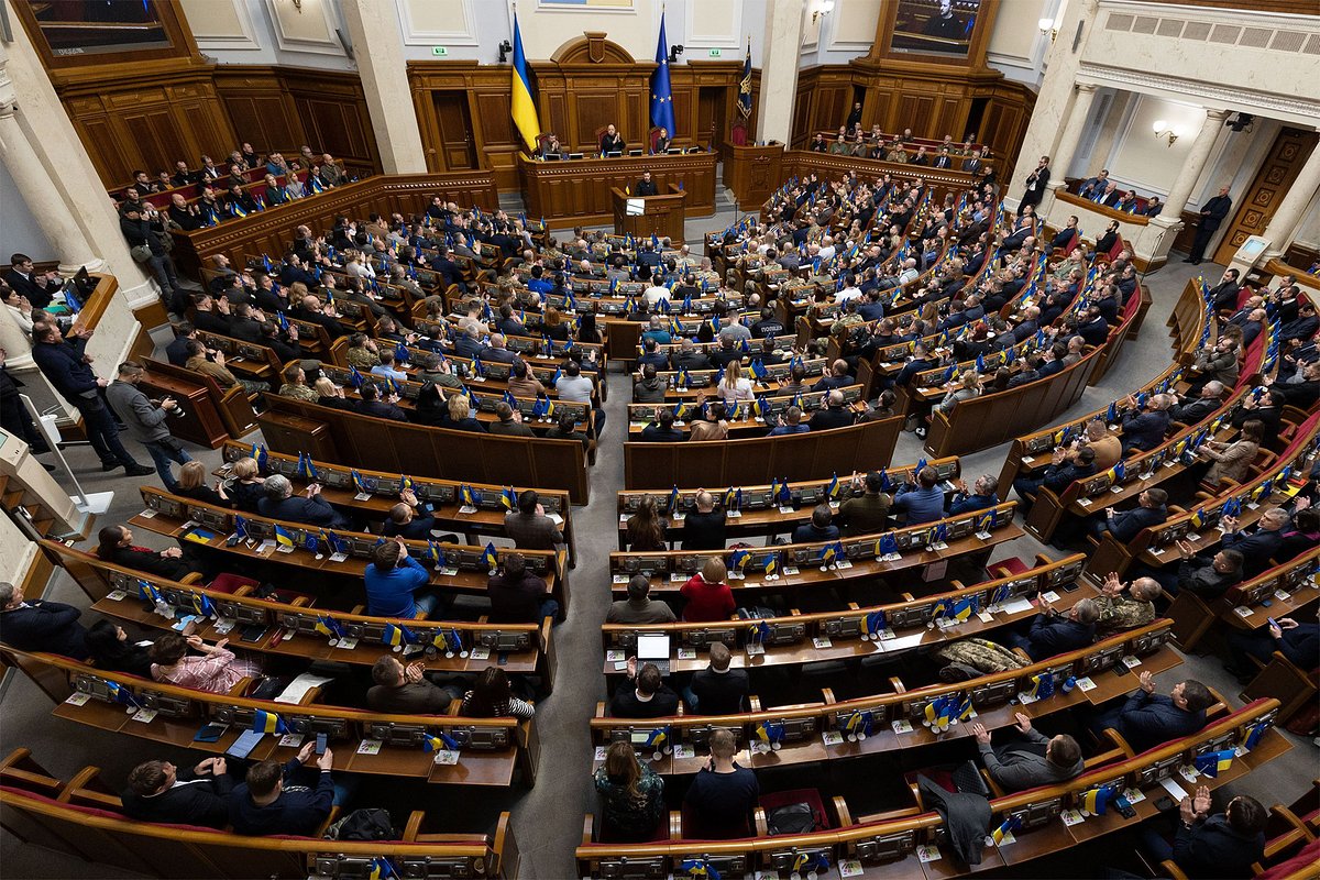 Президент Украины Владимир Зеленский выступает в Верховной Раде, Киев, 28 декабря 2022 года