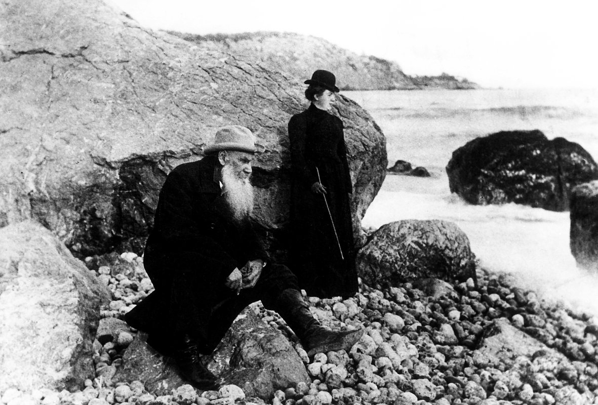 Лев Толстой с женой Софьей Андреевной в Крыму, 1901-1902 годы