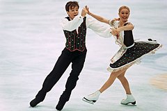 Оксана Грищук (справа)